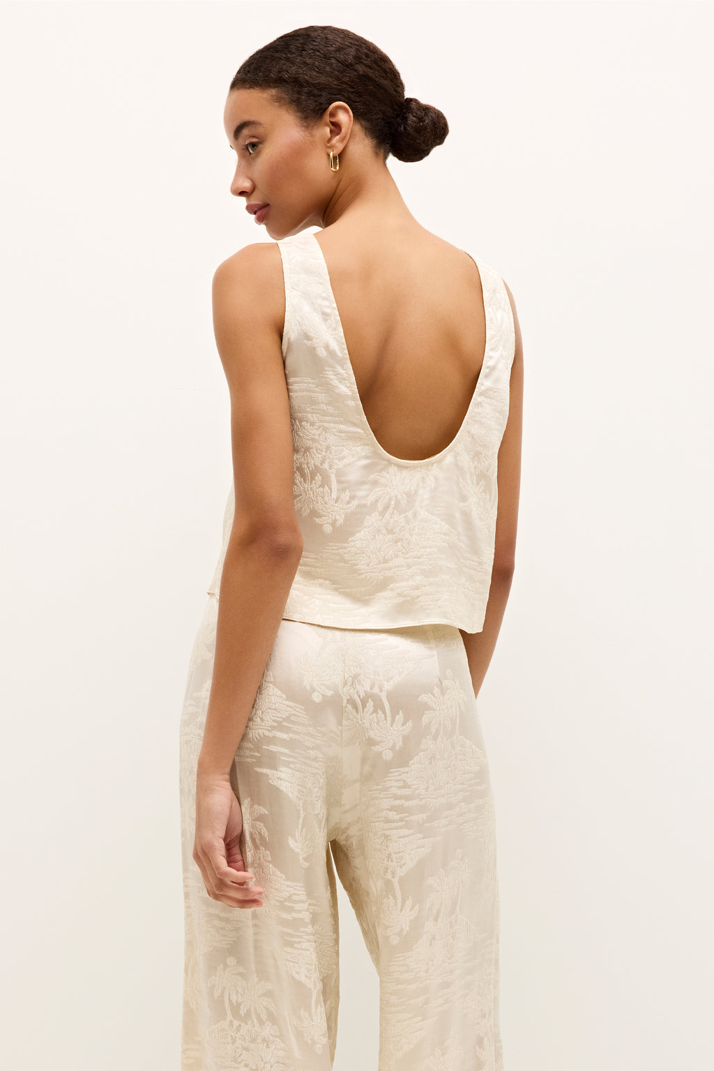 Creme jacquard tank top with subtle tropical pattern