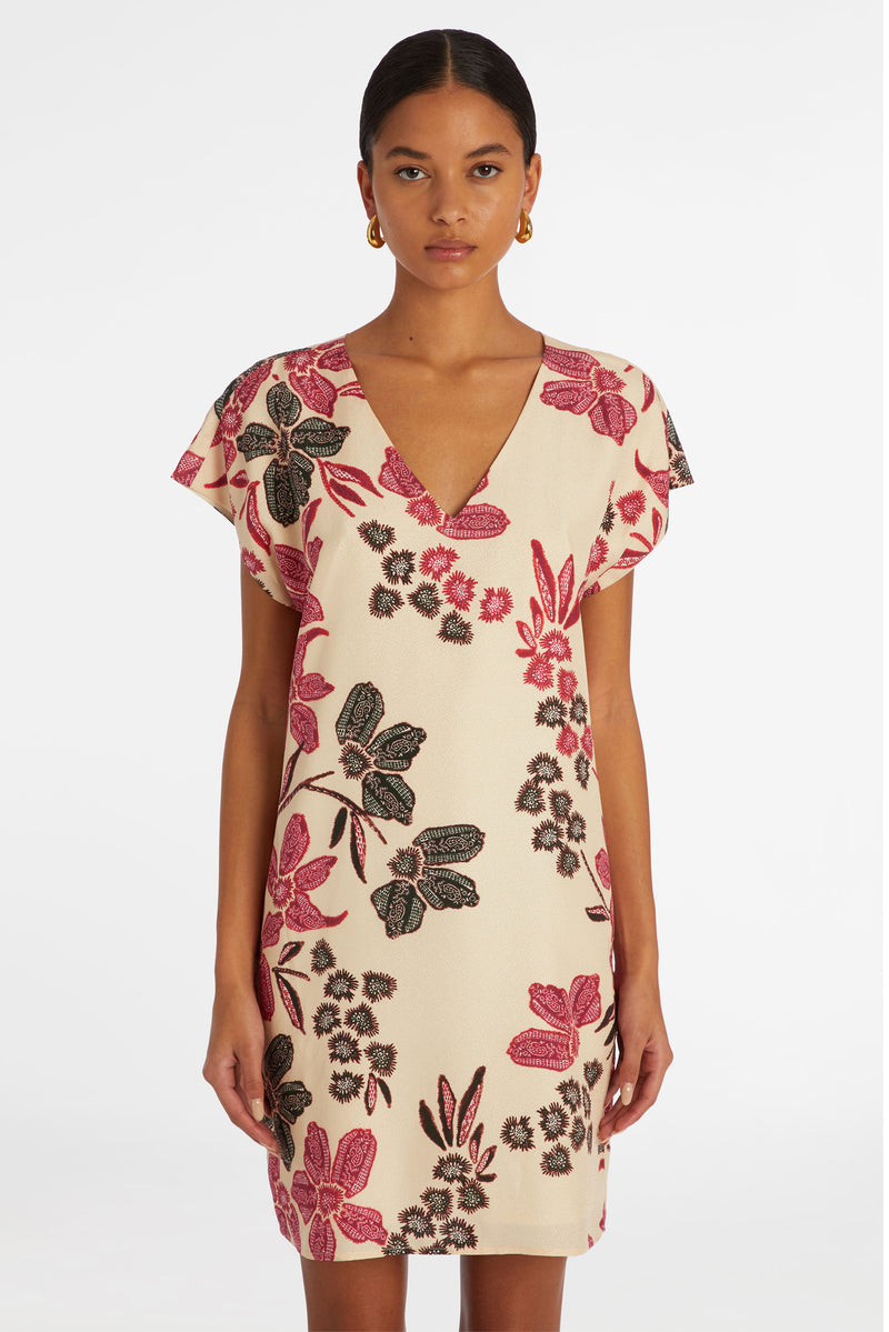 Short dress with short sleeves and a v-neckline
