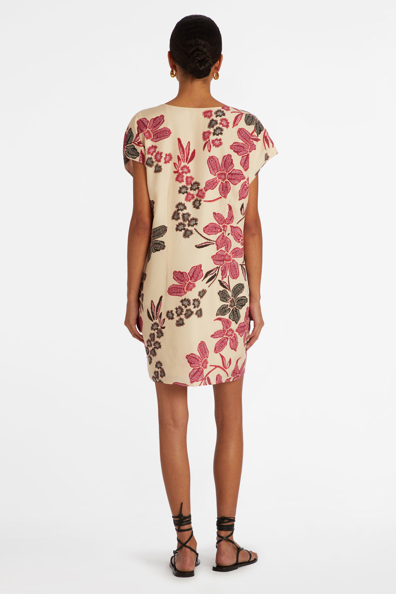 Short dress with short sleeves and a slip on silhouette 