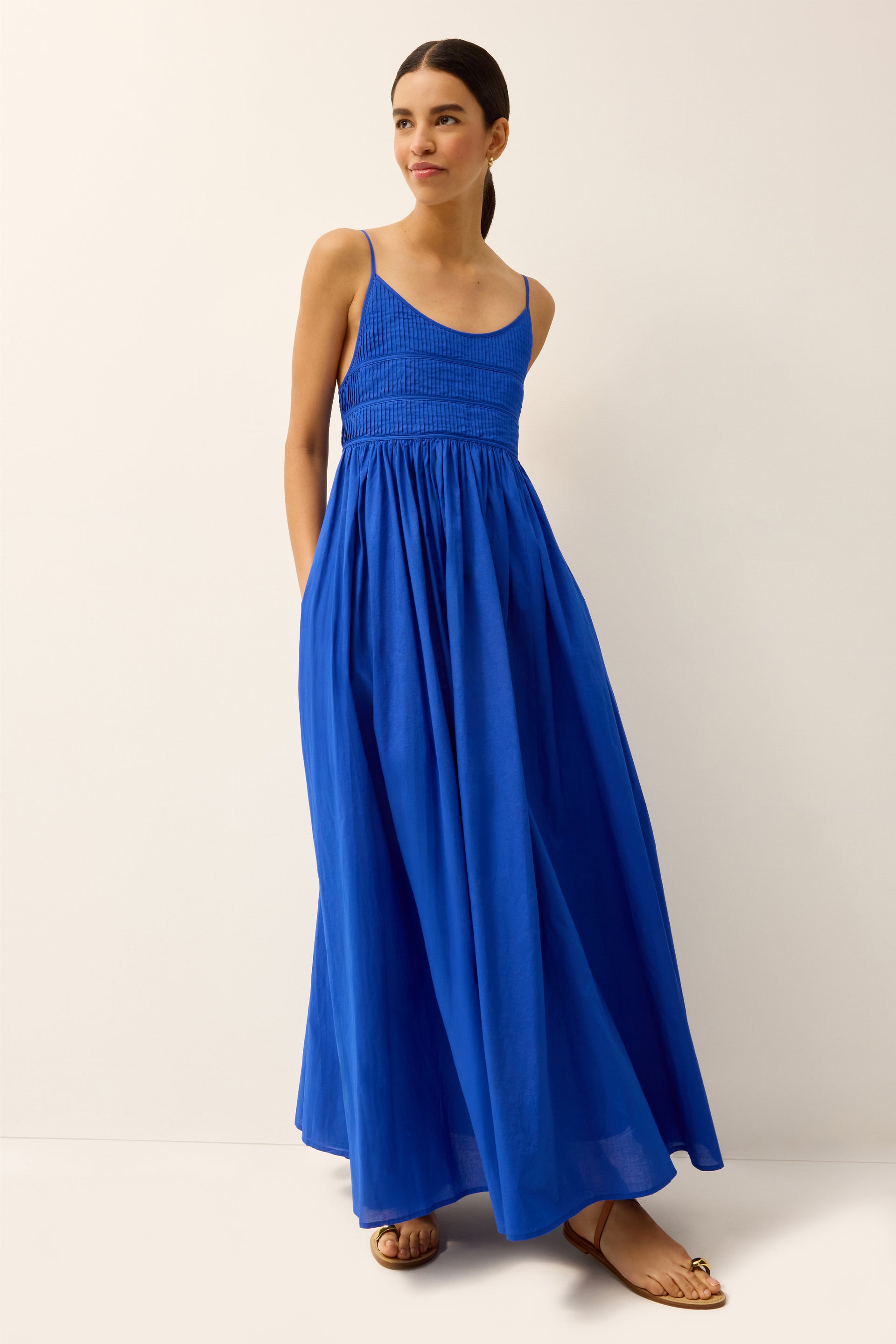 bailey blue dress Linen Suiting this piece transitions seamlessly from season to season Linen Suiting Bailey Dress –