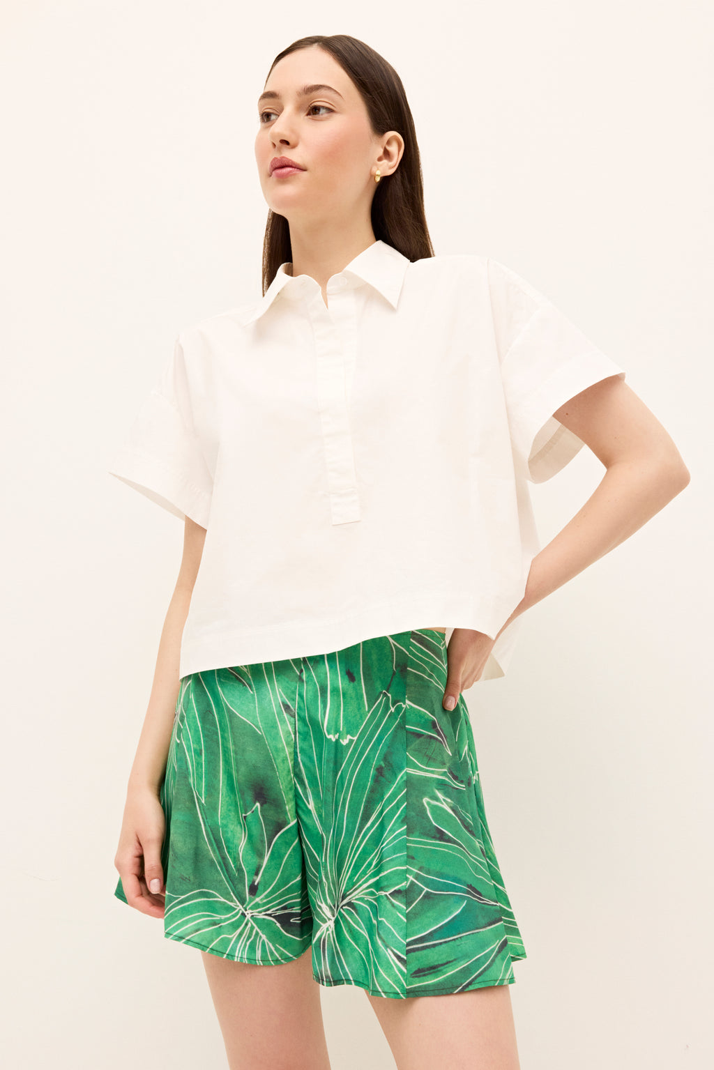 Boxy buttonless blouse, white color 