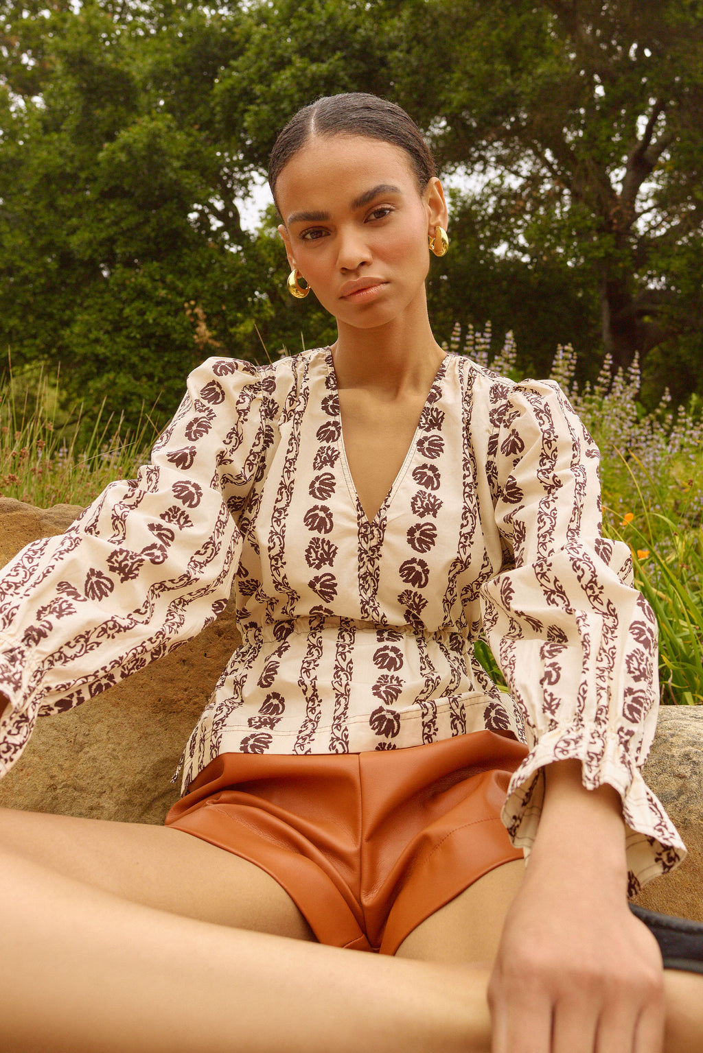 High-waisted shorts with front pleats, side pockets, and back zipper