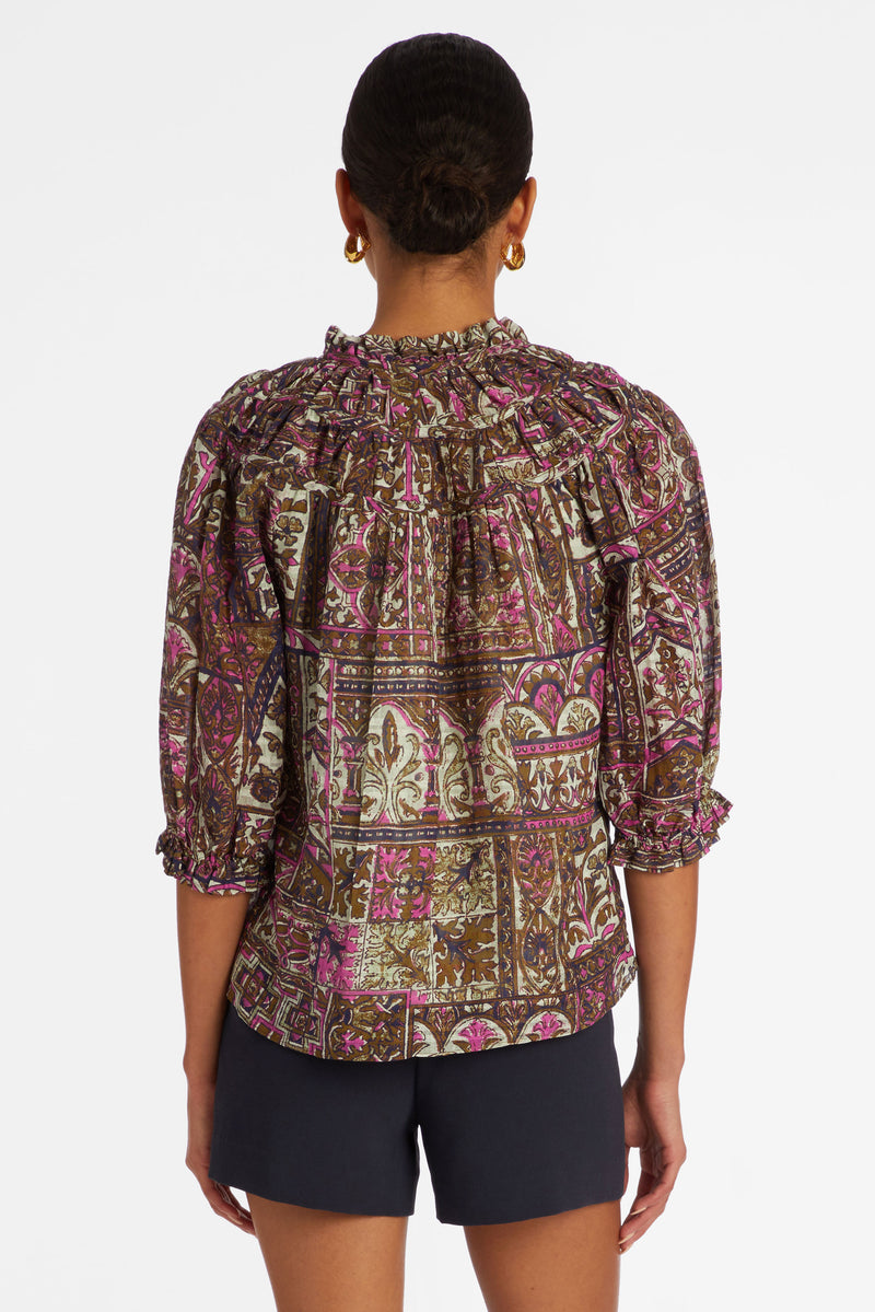 Top with straight silhouette in a pink geometric print 