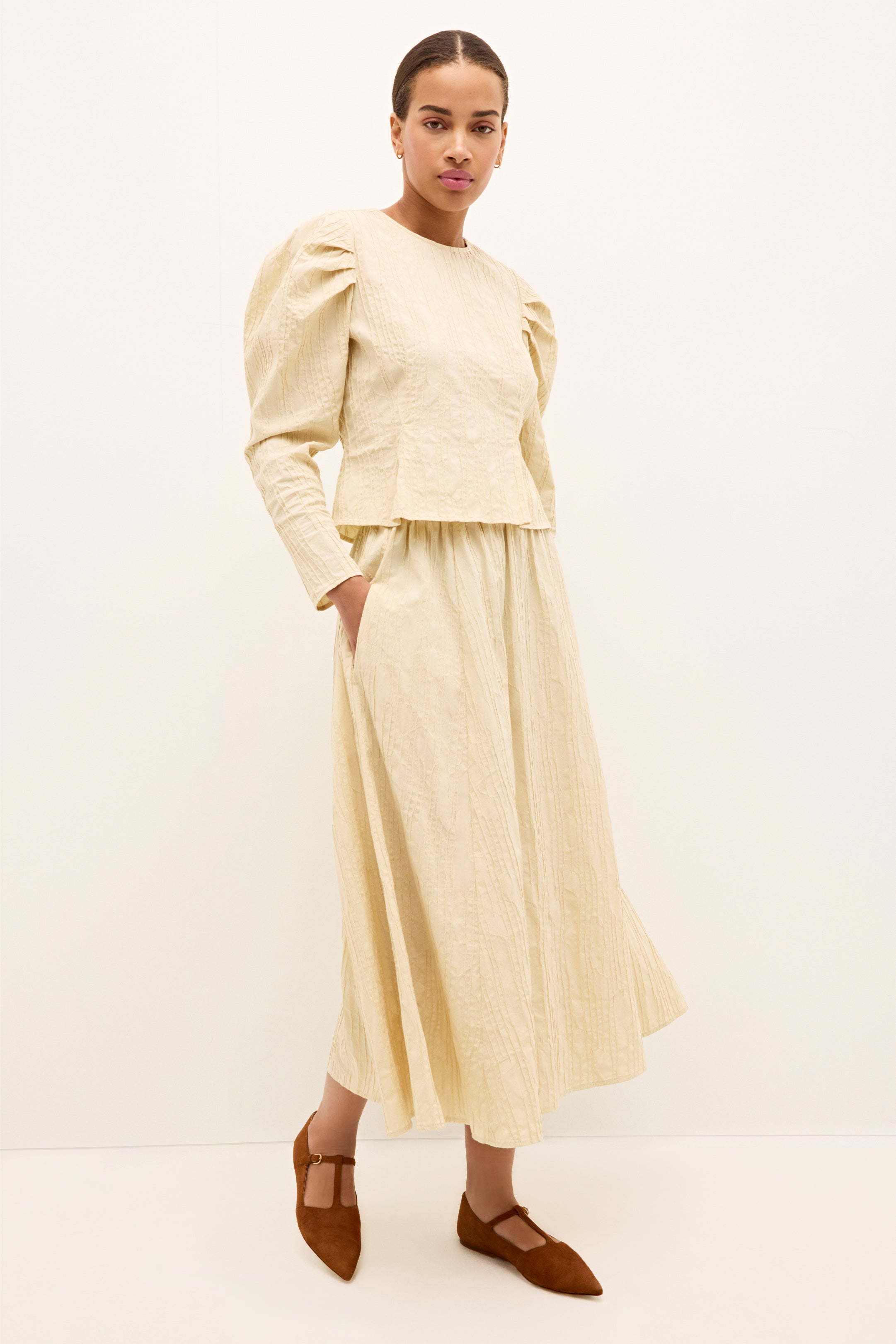 【I AM MARI】Theat Banding Pleated Sha Skirt Black and White Pleated Skirt – Aleeza Paris