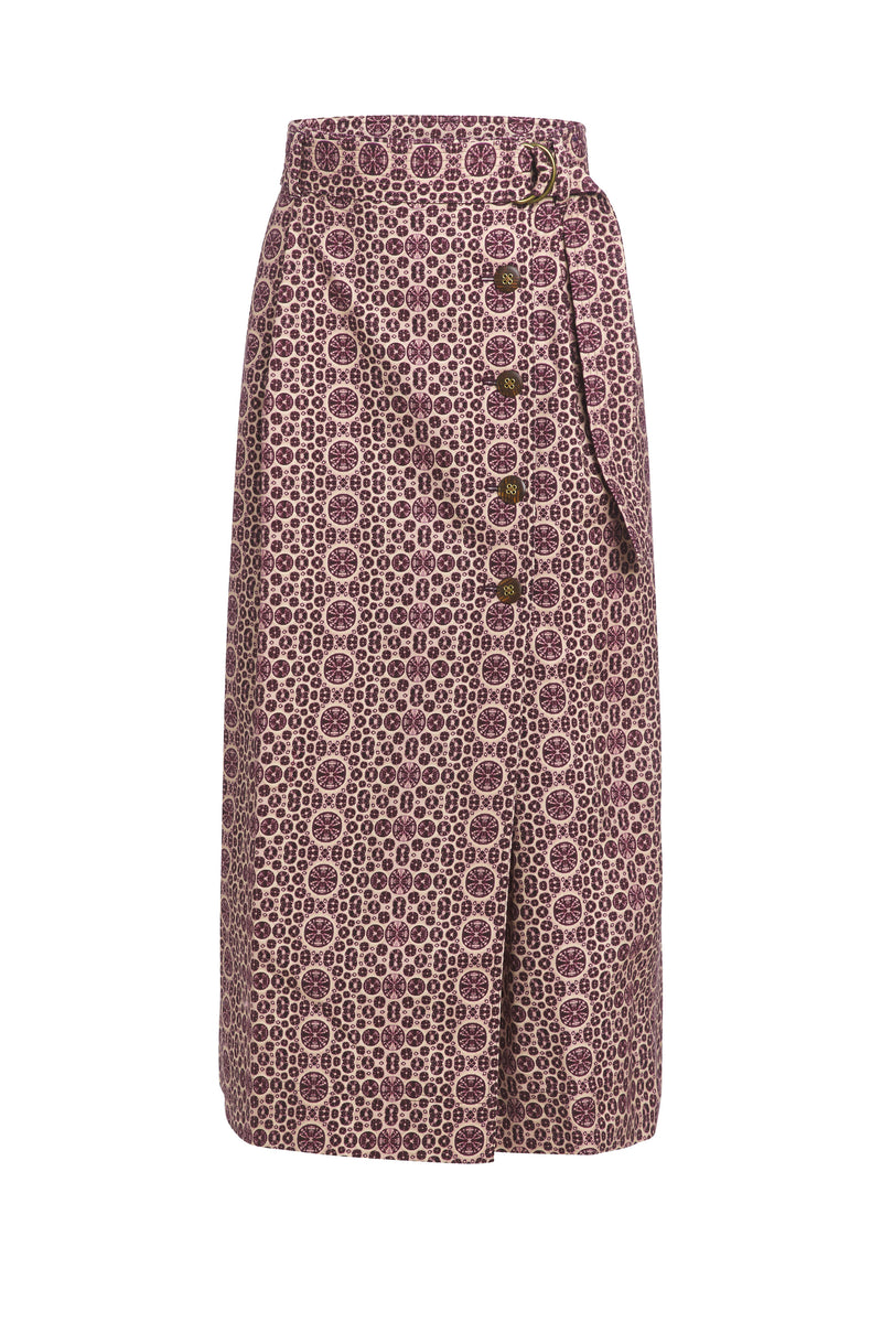 Long skirt in a deep red geometric print with pockets and an adjustable belt 