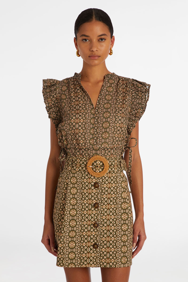 Top with ruffled short sleeves and v-neckling 
