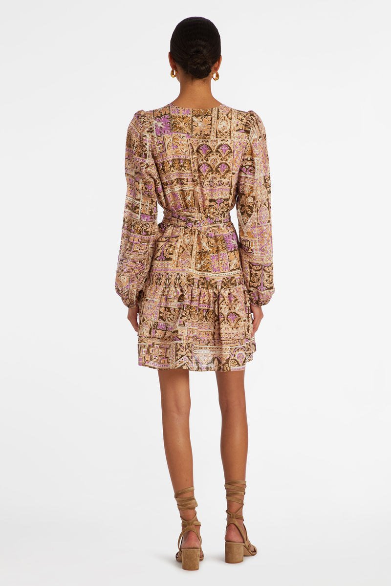 Long sleeve dress that ties at the waist 