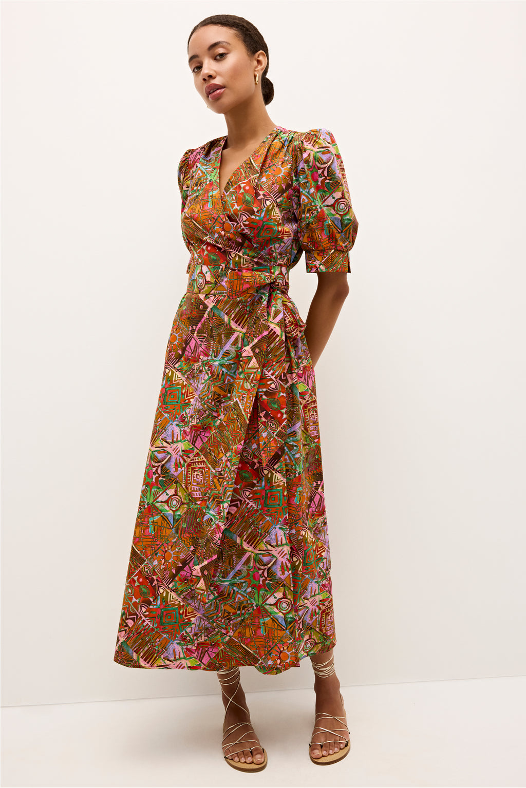 Maxi length wrap dress with a bold multicolored design an structured shoulders 