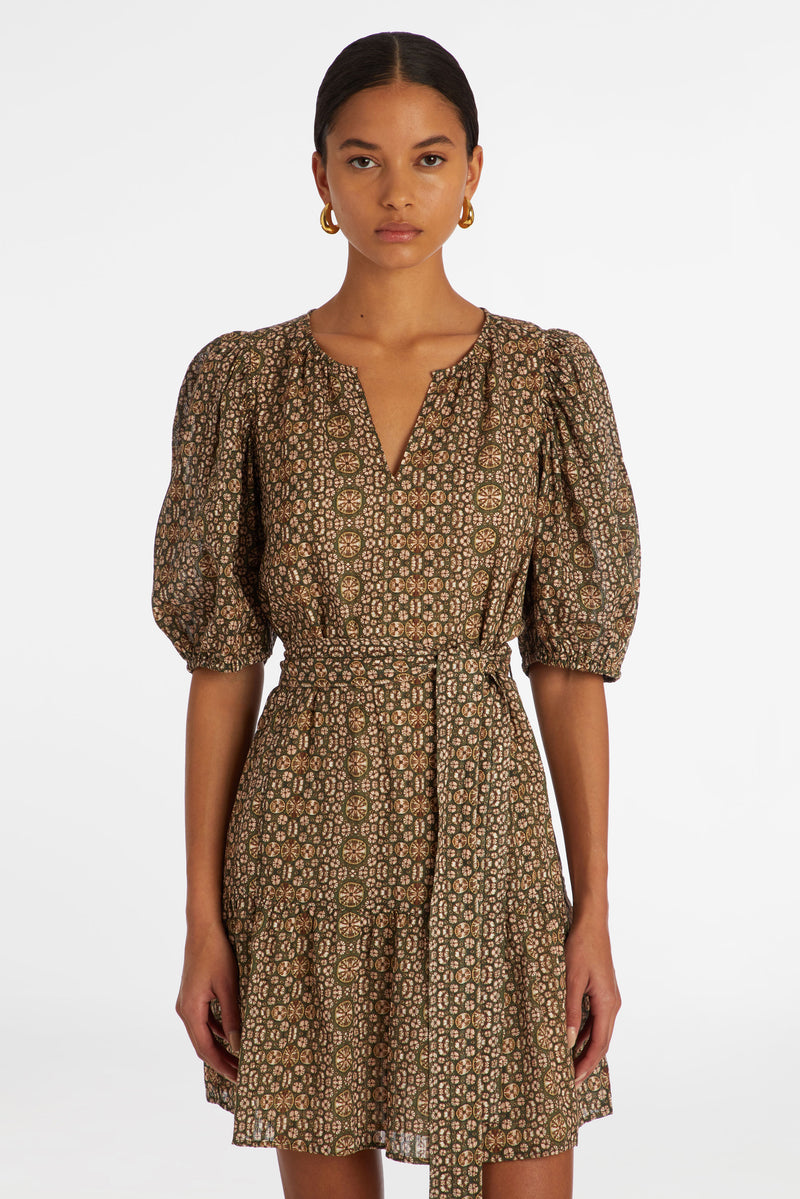Short green dress with adjustable v-neckline 