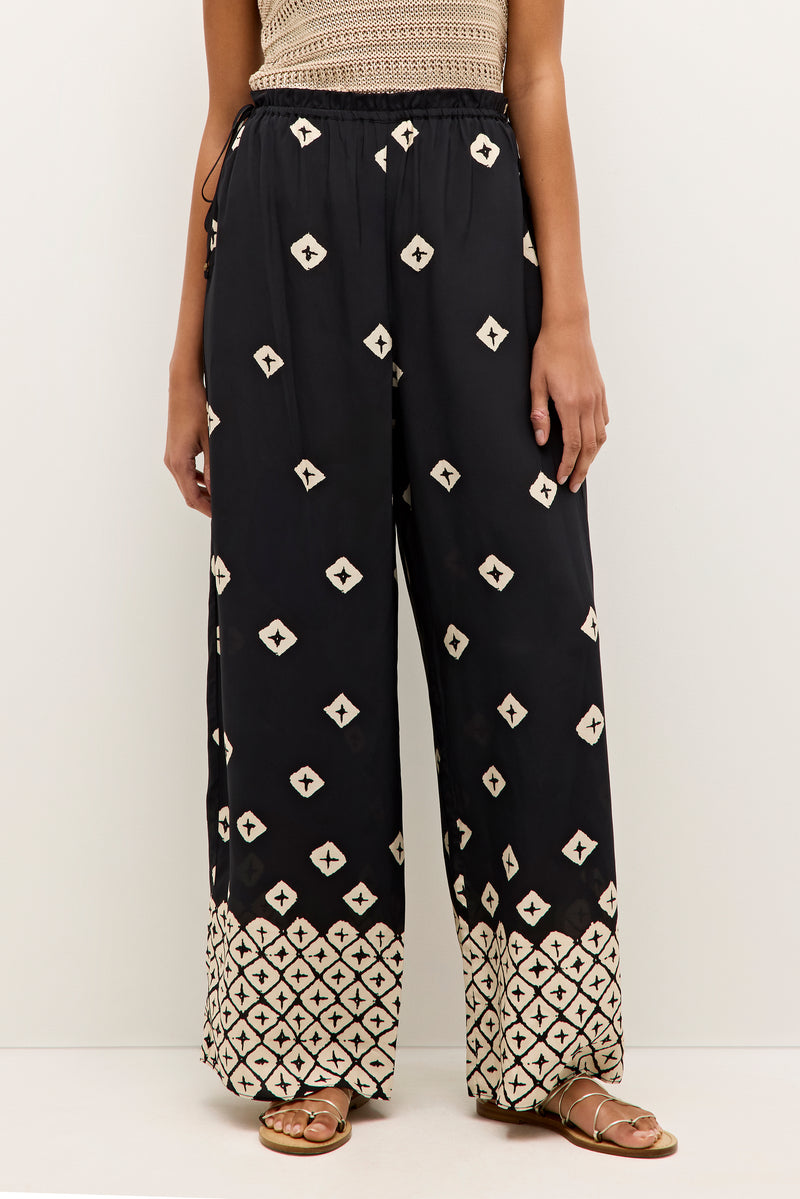 Relaxed fit drawstring trousers with diamond shaped patterns 