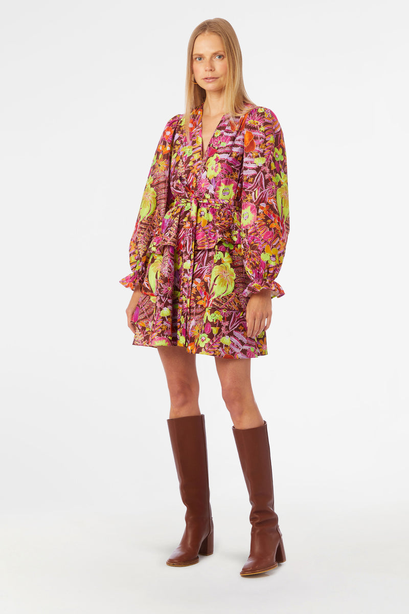 Short dress with long sleeves and optional adjustable belt at the waist in a abstract floral print