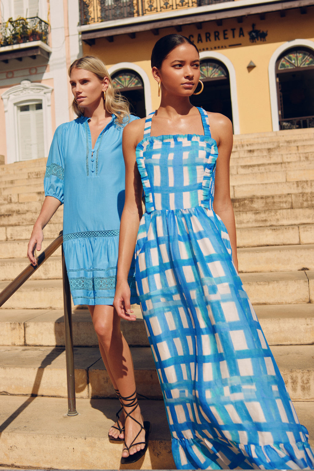 Long midi dress with halter neck and crossing straps in the back 