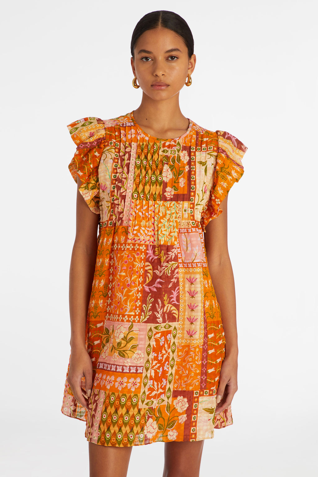 Short dress with ruffled short sleeves in an orange floral patchwork print