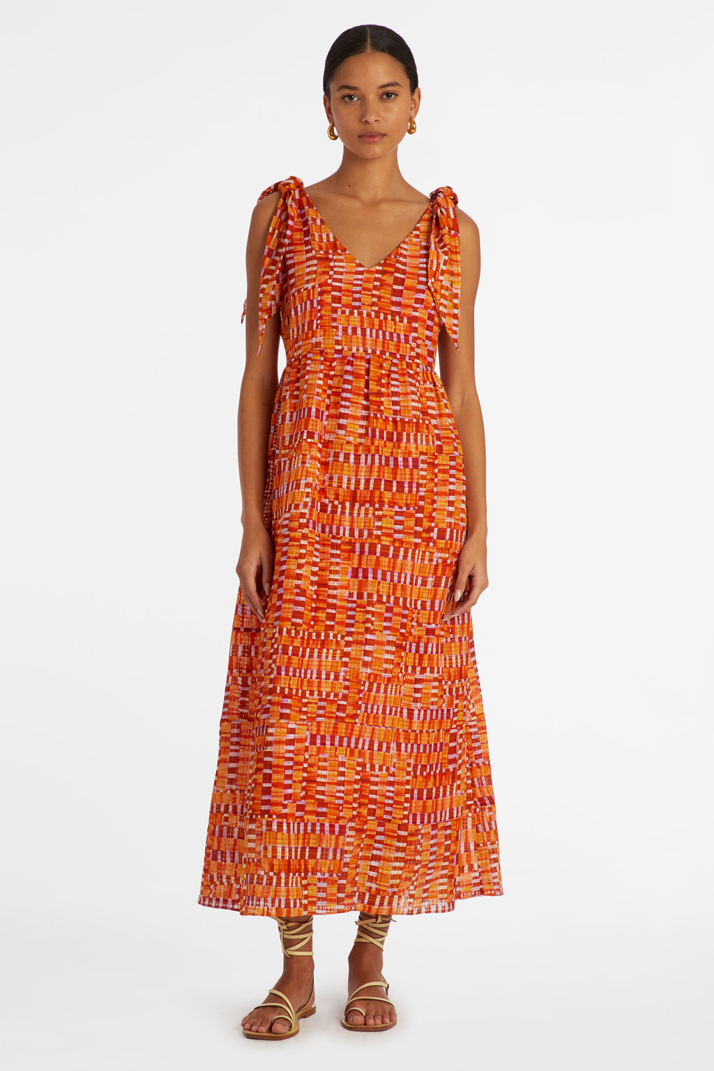 Long maxi dress with v-neck in the front and back of the dress