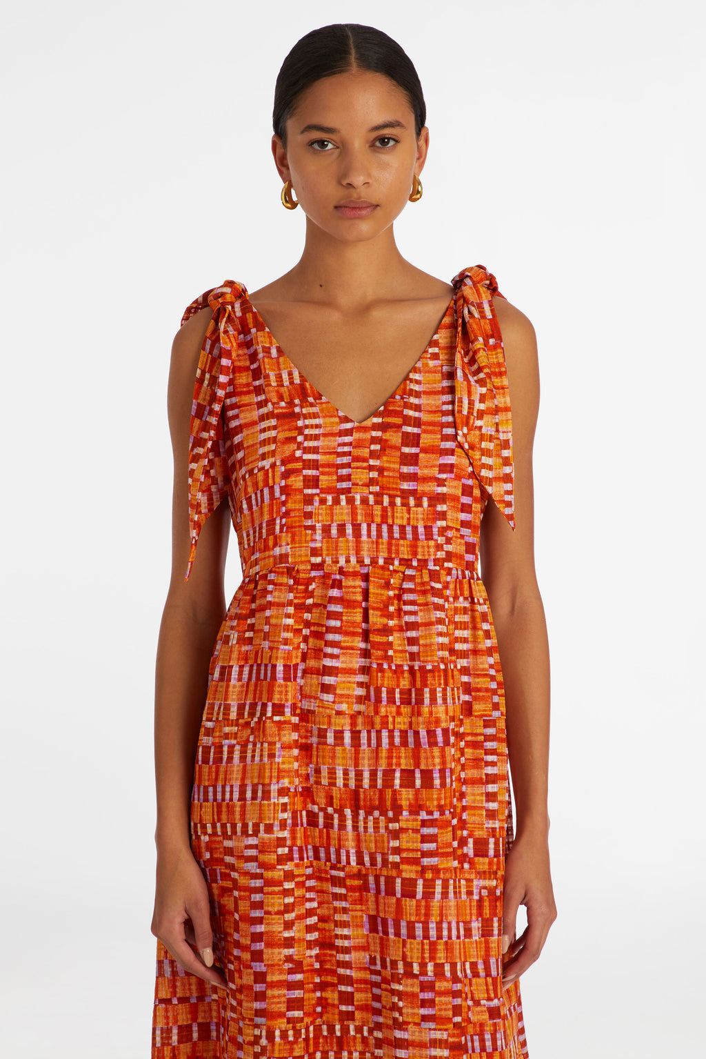 Long dress in a checkered print that is cinched at the waist 