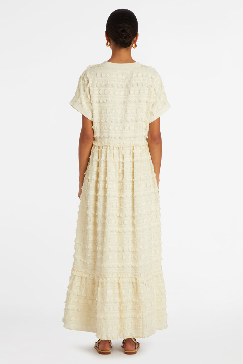 Long dress in a solid white color with a rounded fringe pattern 