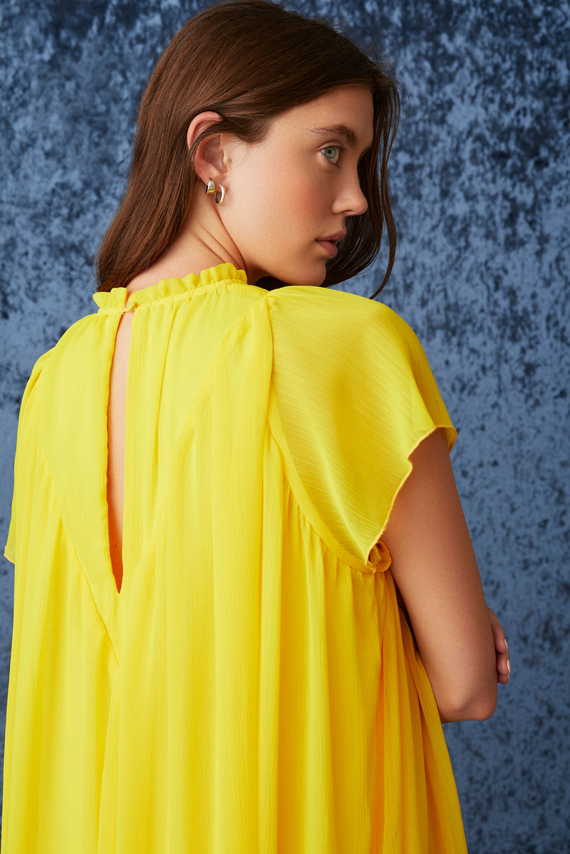 Long dress with rounded neckline in a lemon yellow solid color 