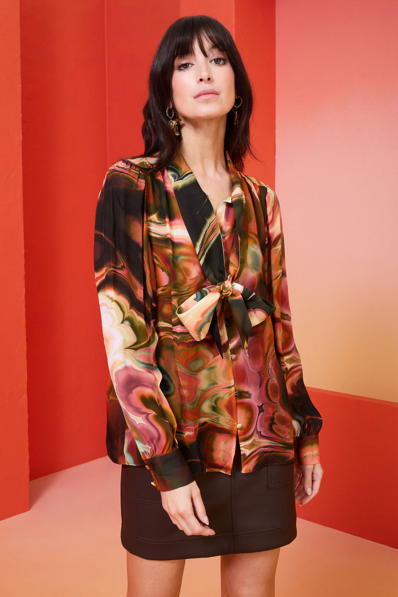 Long sleeve top with a straight silhouette and a sash necktie